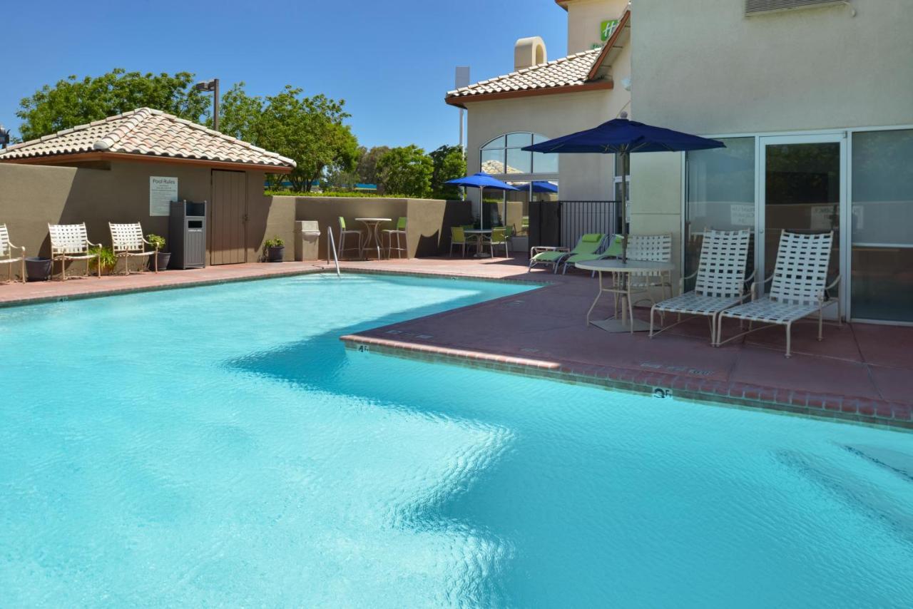 Holiday Inn Express Madera By Ihg Bagian luar foto