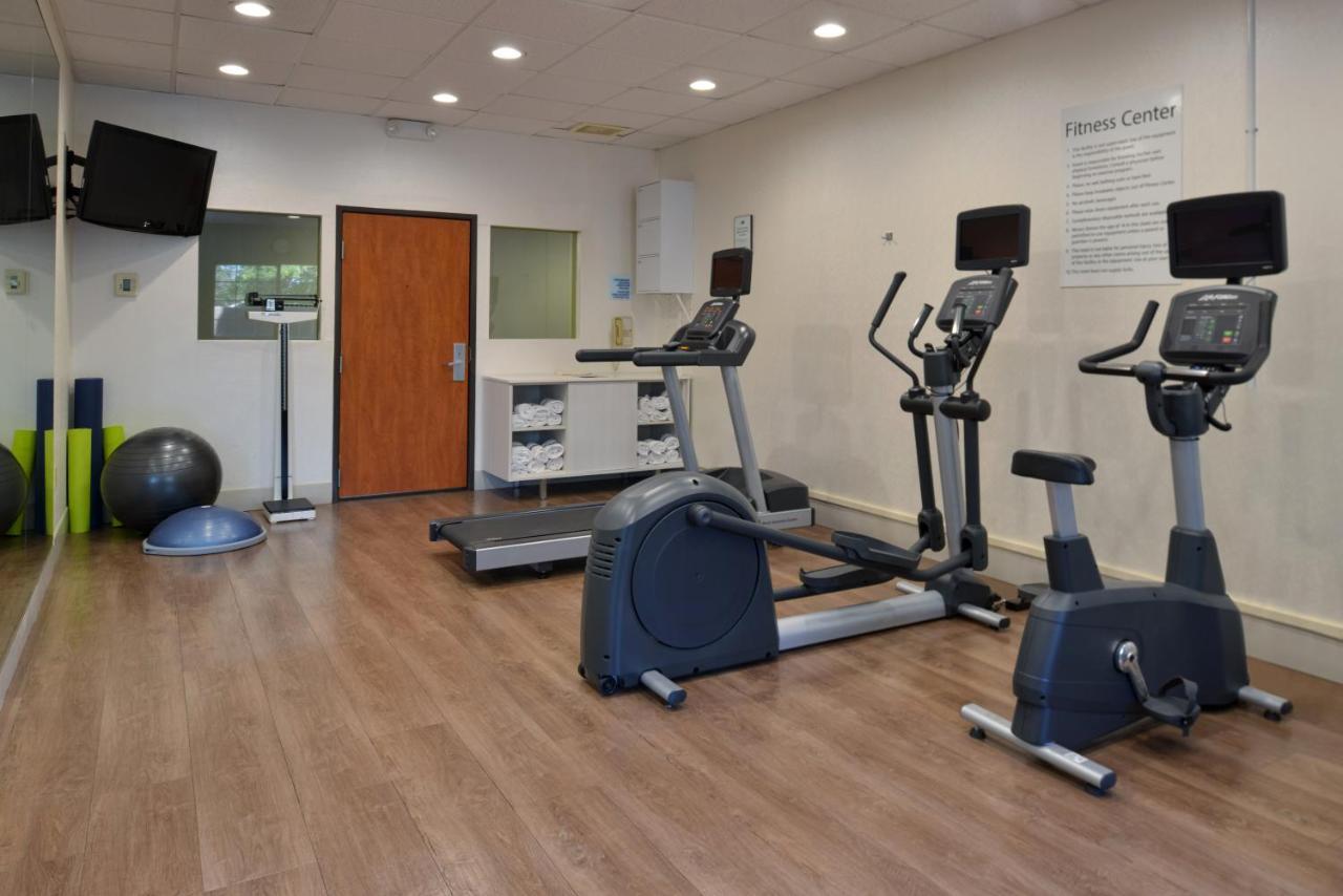 Holiday Inn Express Madera By Ihg Bagian luar foto