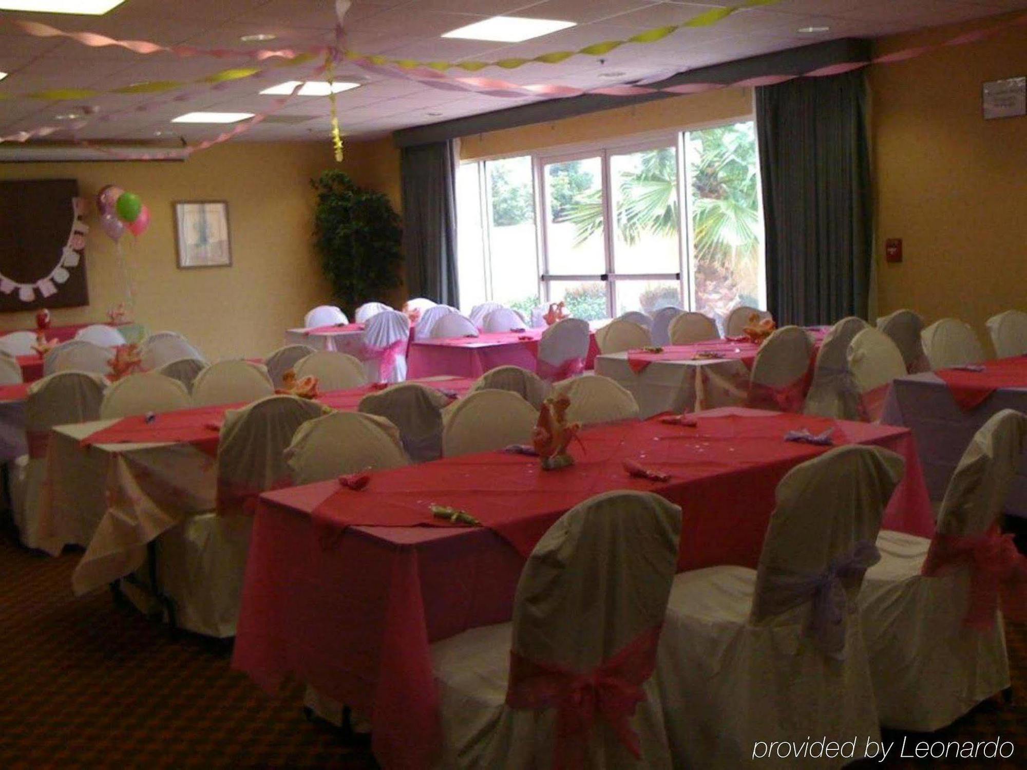 Holiday Inn Express Madera By Ihg Bagian luar foto