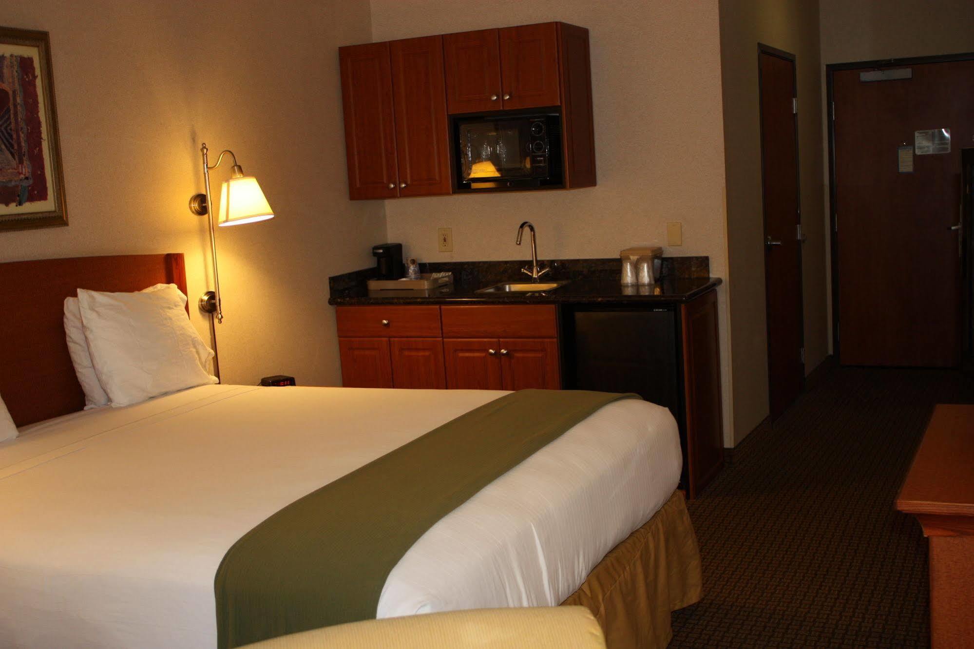 Holiday Inn Express Madera By Ihg Bagian luar foto