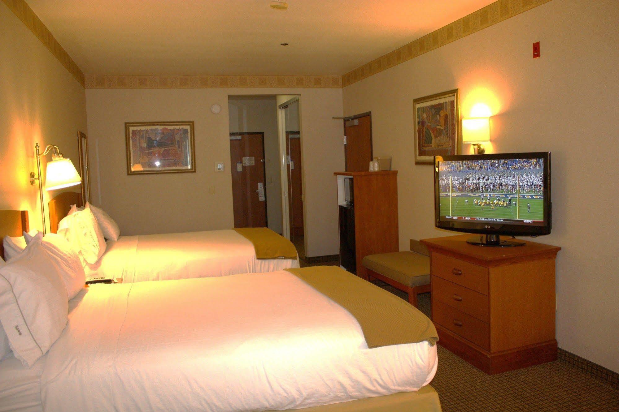 Holiday Inn Express Madera By Ihg Bagian luar foto